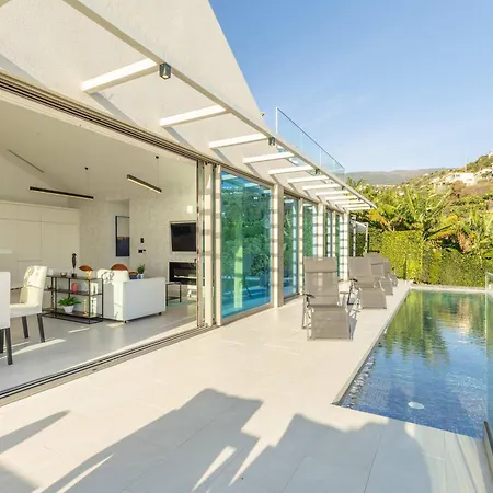 Villa Cliff Heaven - Heated Pool - Breathtaking Views *
