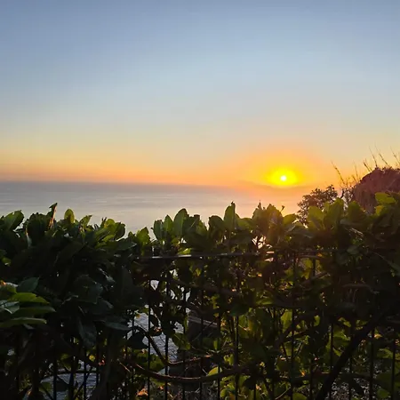 Cliff Heaven House Дом отдыха *