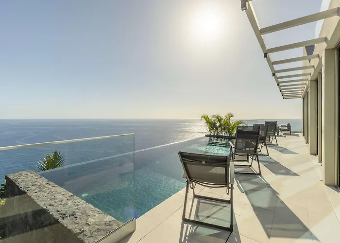 Cliff Heaven House * 卡列塔