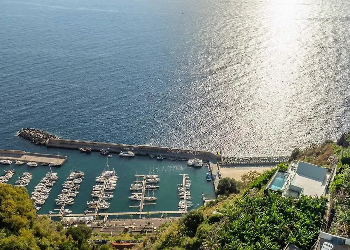 Cliff Heaven House * 卡列塔